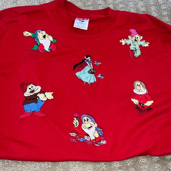 Vintage Disney’s Snow White and the 7 Dwarfs Top XL - Picture 2 of 10